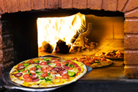 How Your Independent Pizzeria Can Compete &##x28;& Win&##x29; Against the Chains