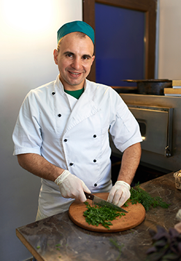 Slips, Falls, Cuts, and Burns&##x3a; Preventing and Treating Common Workplace Injuries in the Restaurant