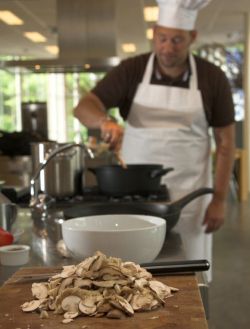 How Restaurants Lose Money Working with Food