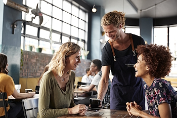 How Independent Restaurant Managers Can Improve the On-Premises Guest Experience